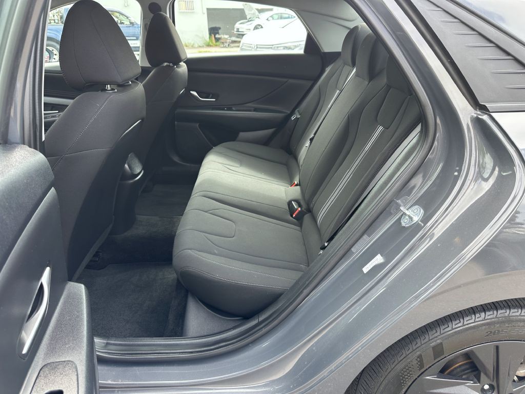 2023 Hyundai Elantra Image 9