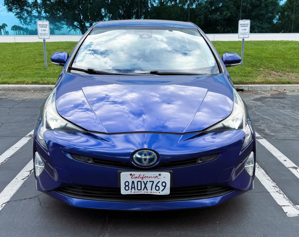 2017 Toyota Prius Image 2