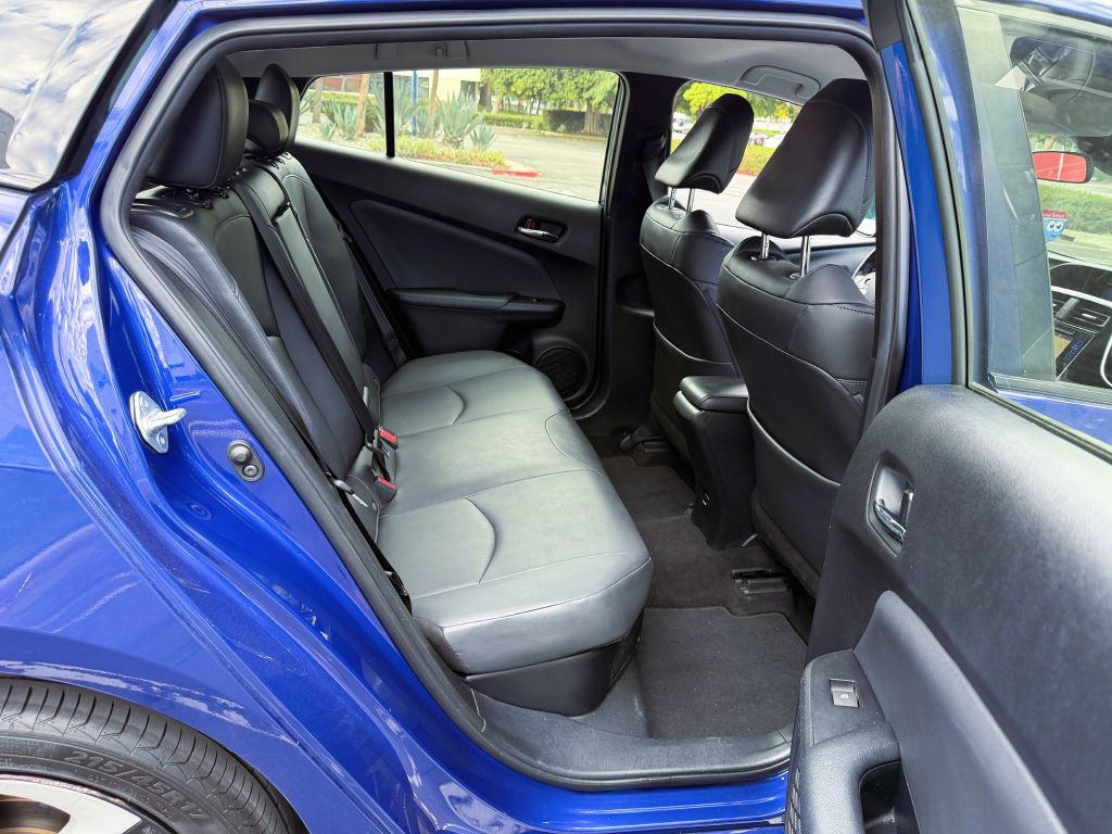 2017 Toyota Prius Image 11
