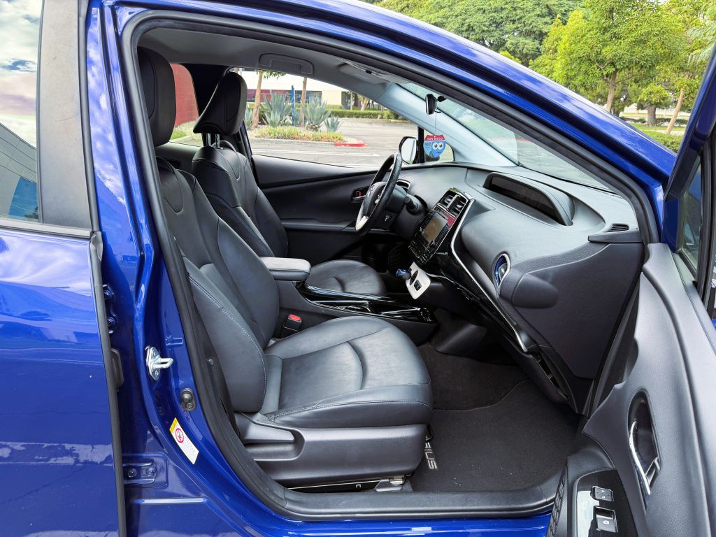 2017 Toyota Prius Image 12
