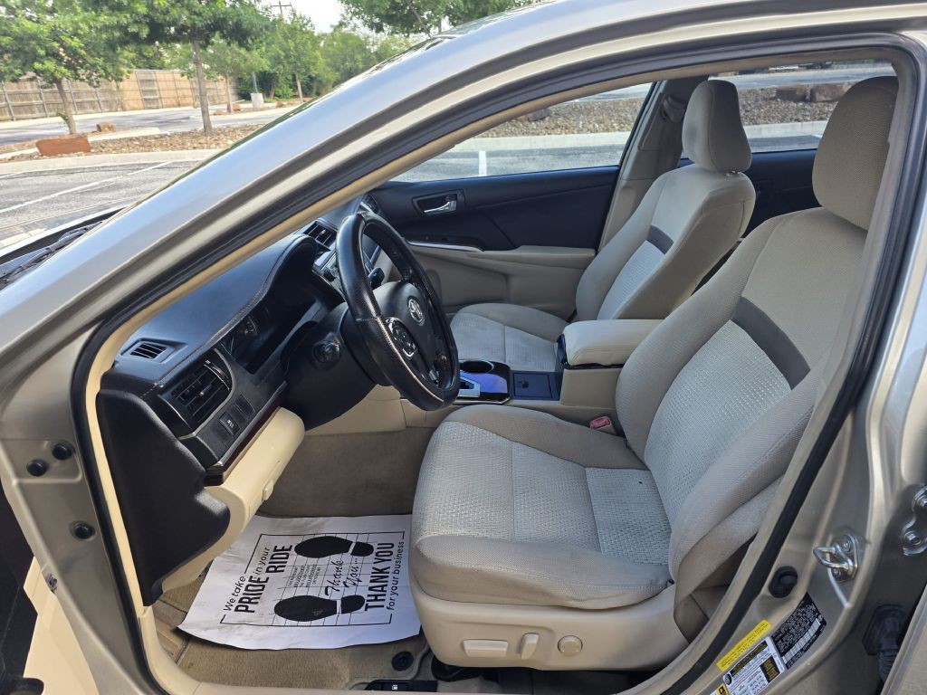 2014 Toyota Camry Image 10