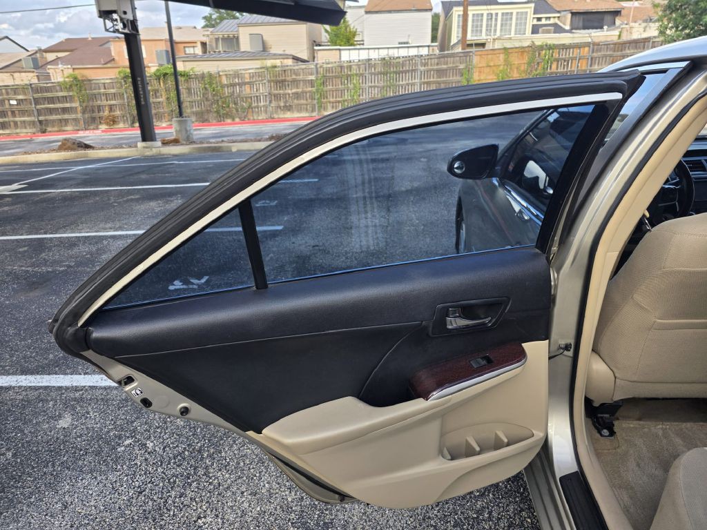 2014 Toyota Camry Image 11