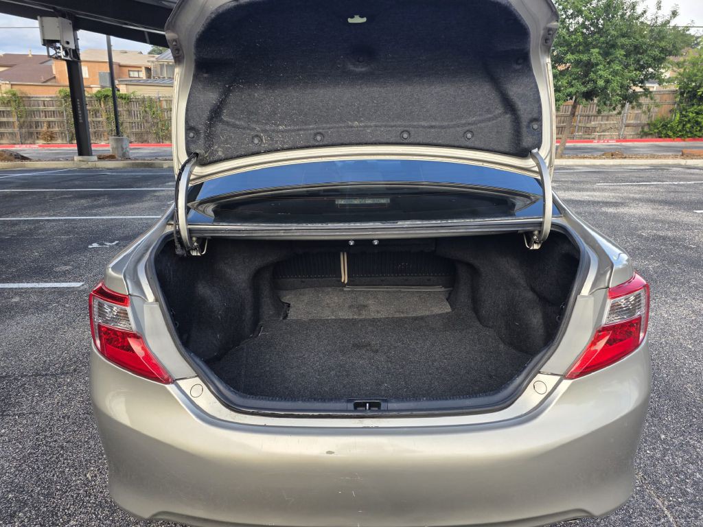 2014 Toyota Camry Image 14