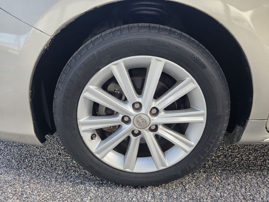 2014 Toyota Camry Image 15