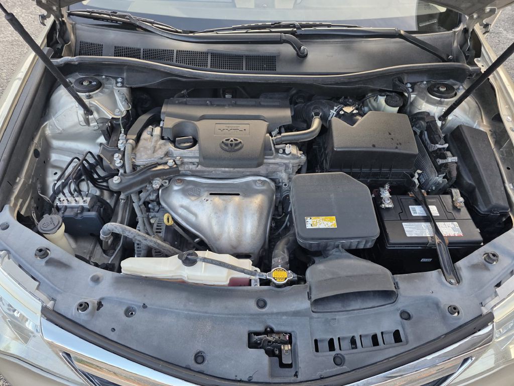 2014 Toyota Camry Image 16