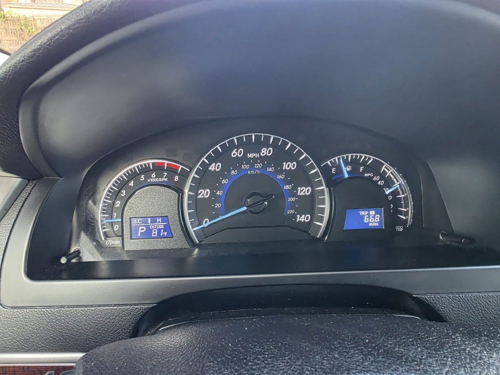 2014 Toyota Camry Image 17