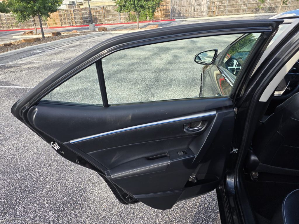 2016 Toyota Corolla Image 12