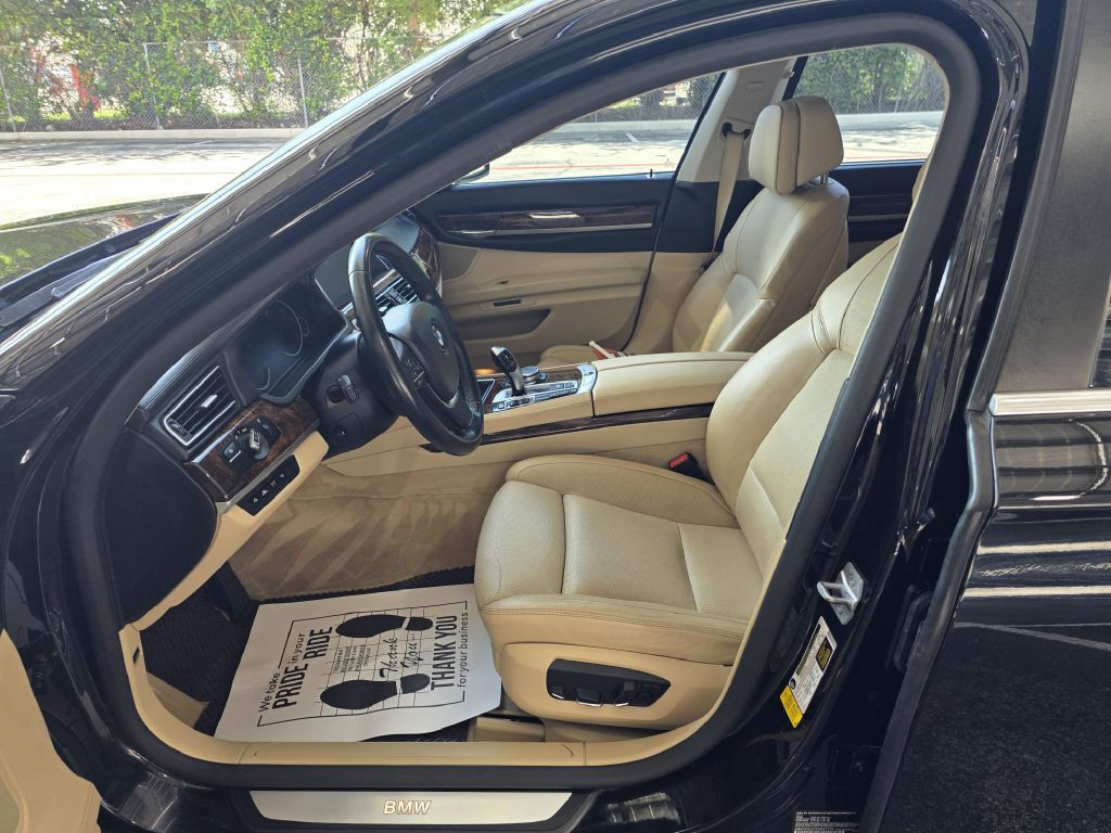 2015 BMW 7 Series Image 10