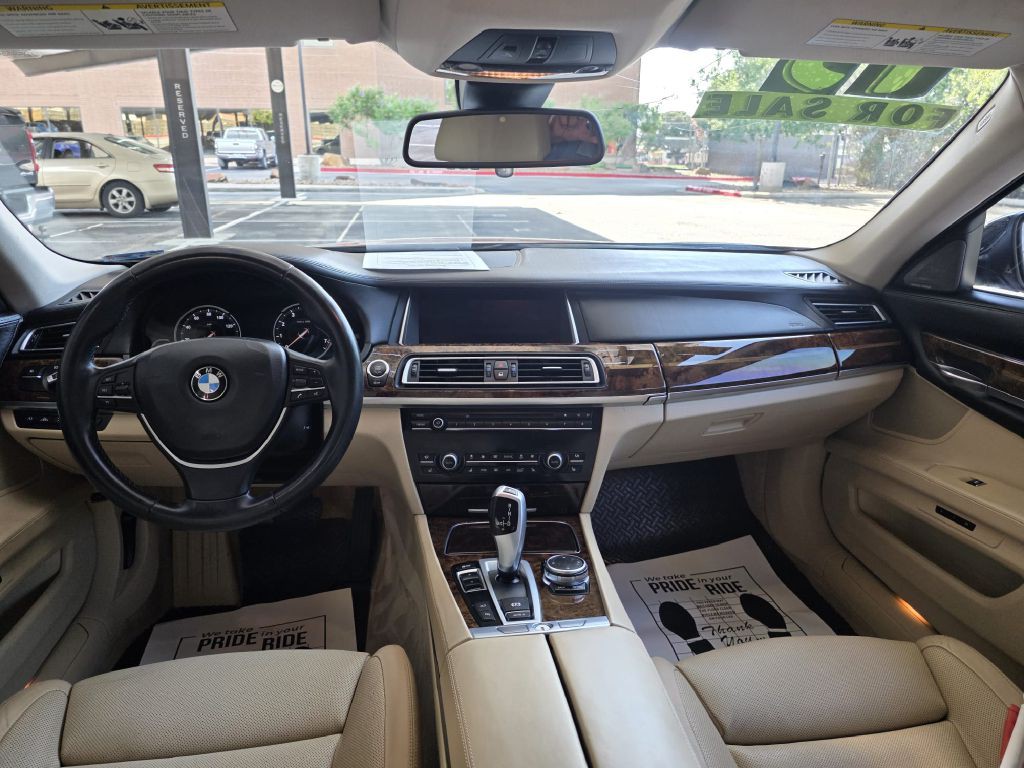 2015 BMW 7 Series Image 13