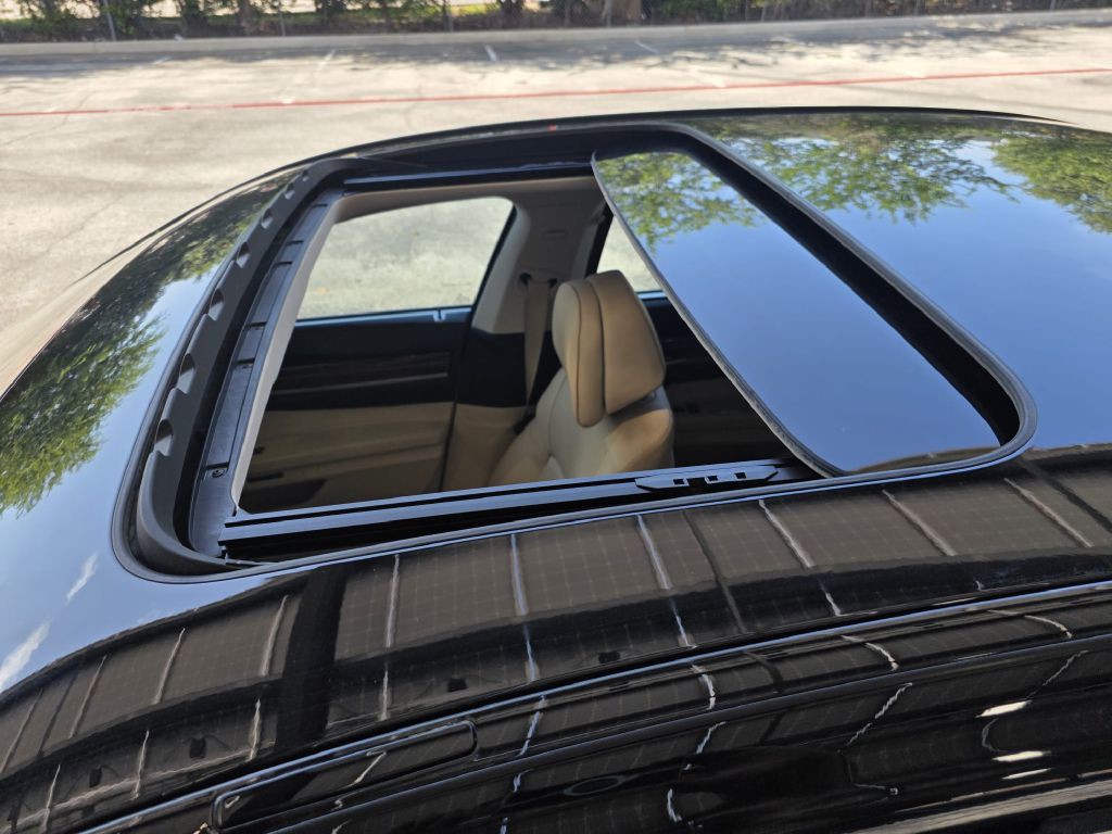 2015 BMW 7 Series Image 16
