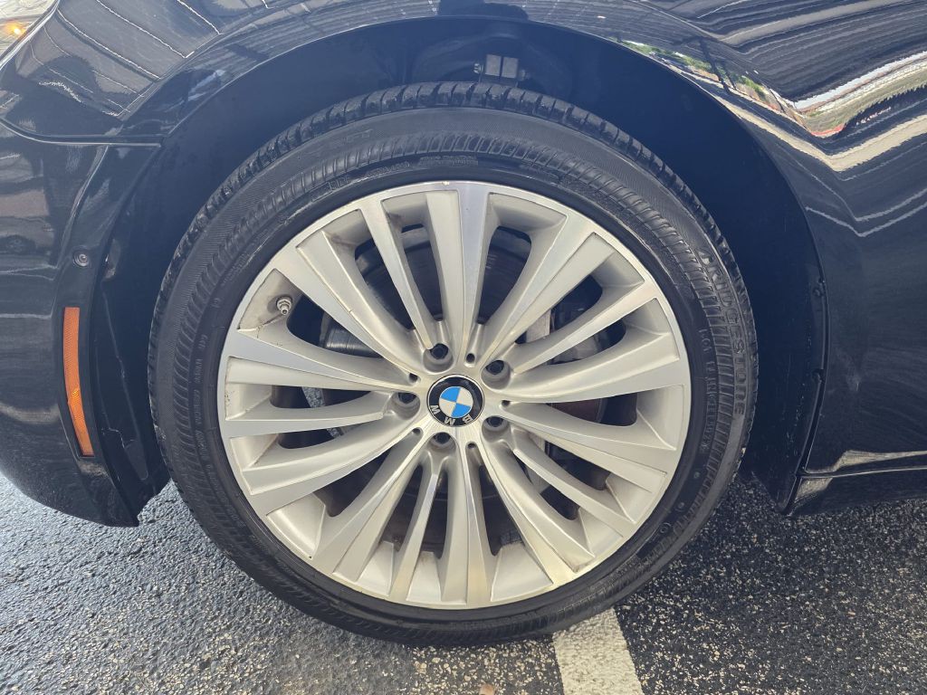 2015 BMW 7 Series Image 17