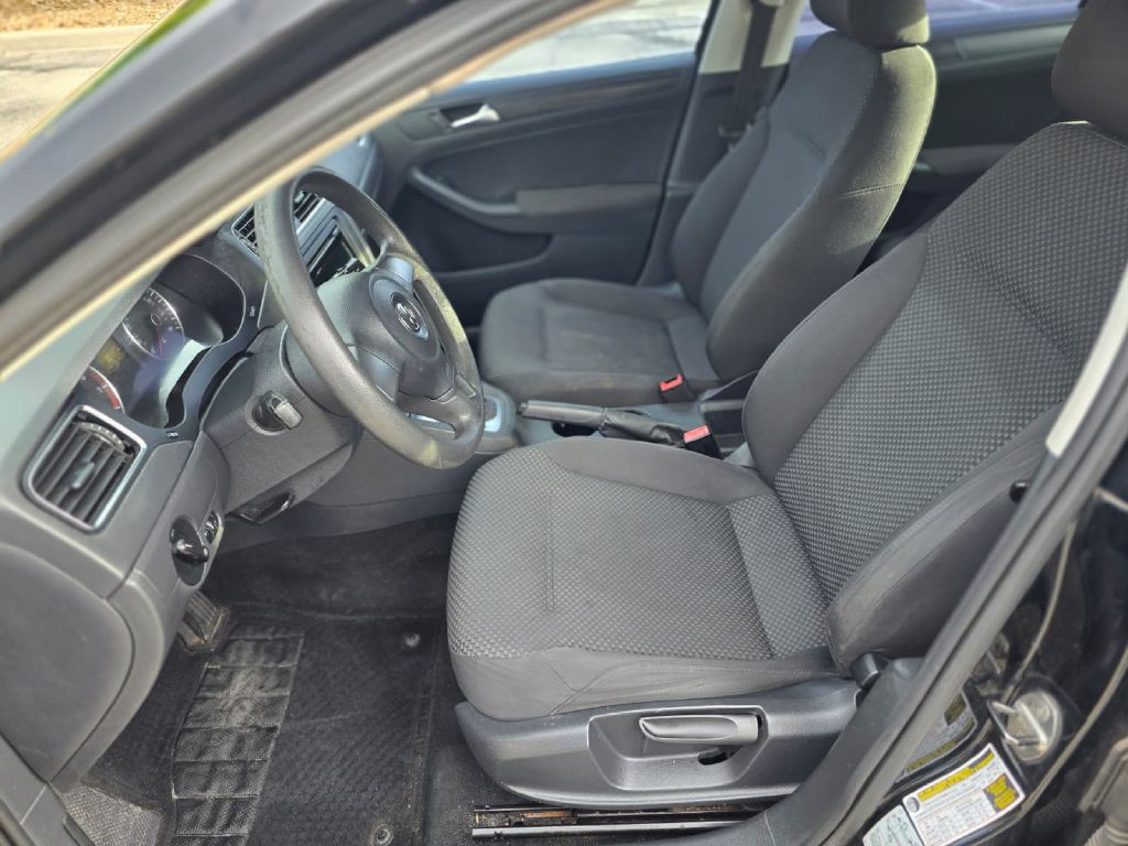 2012 Volkswagen Jetta Image 11