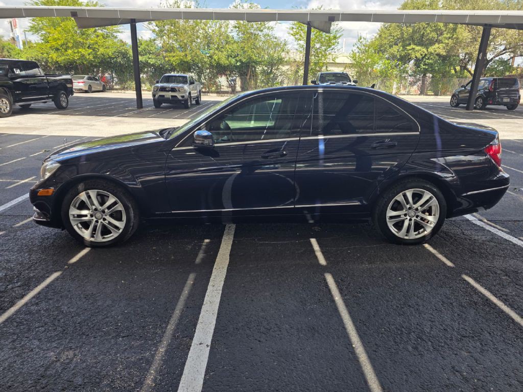 2013 Mercedes-Benz C-Class Image 3