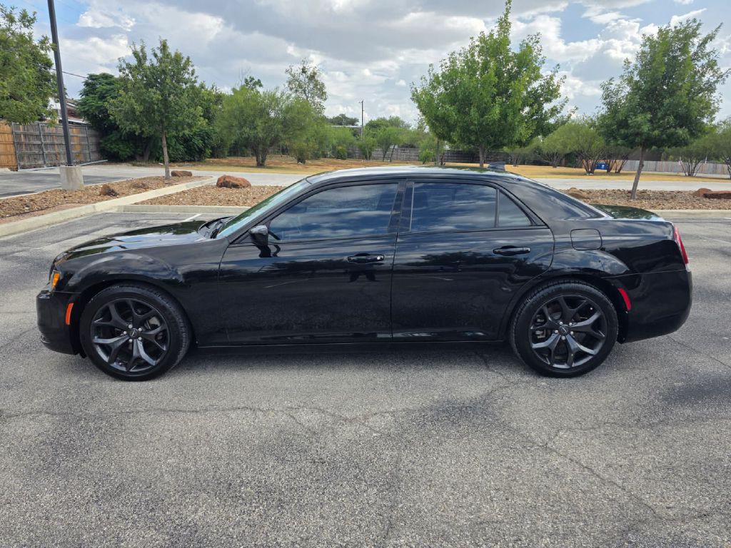 2021 Chrysler 300 Image 3
