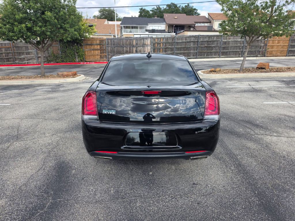 2021 Chrysler 300 Image 5