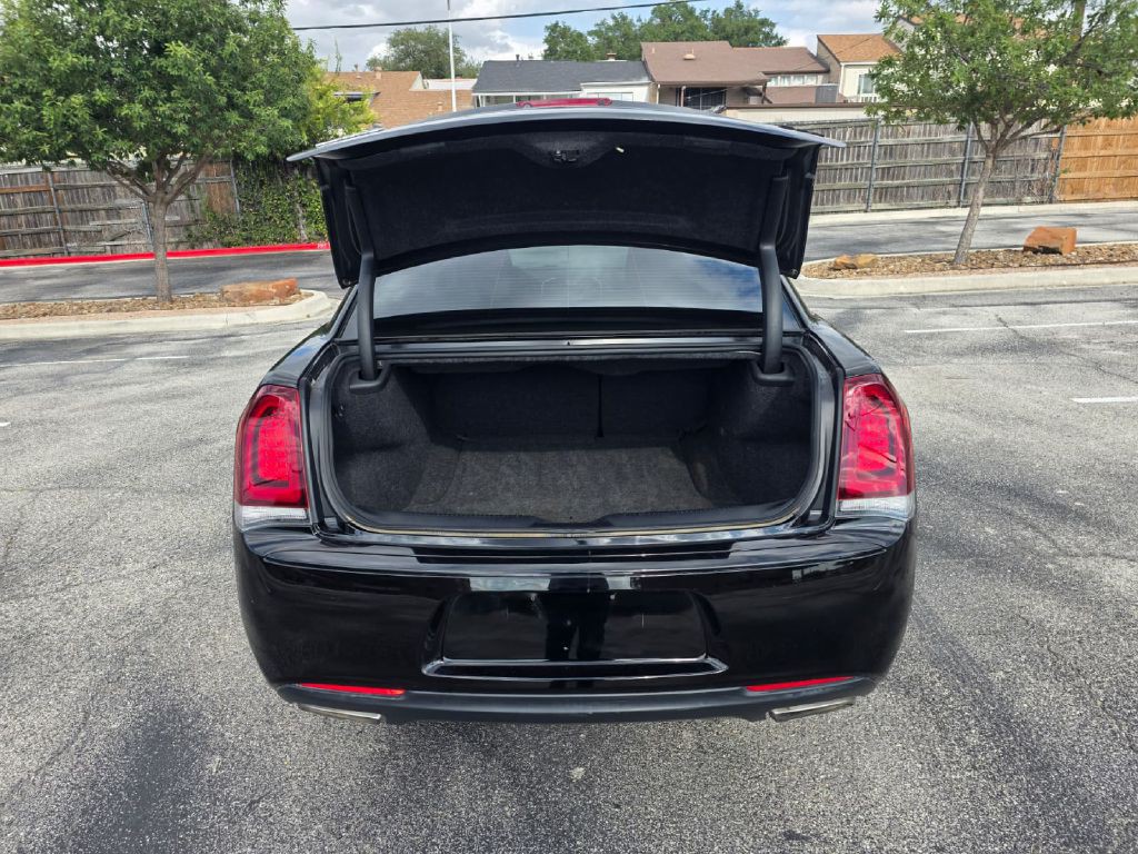 2021 Chrysler 300 Image 6