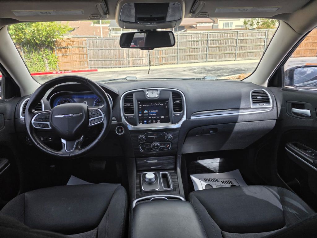 2021 Chrysler 300 Image 14