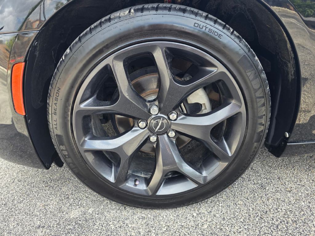 2021 Chrysler 300 Image 17