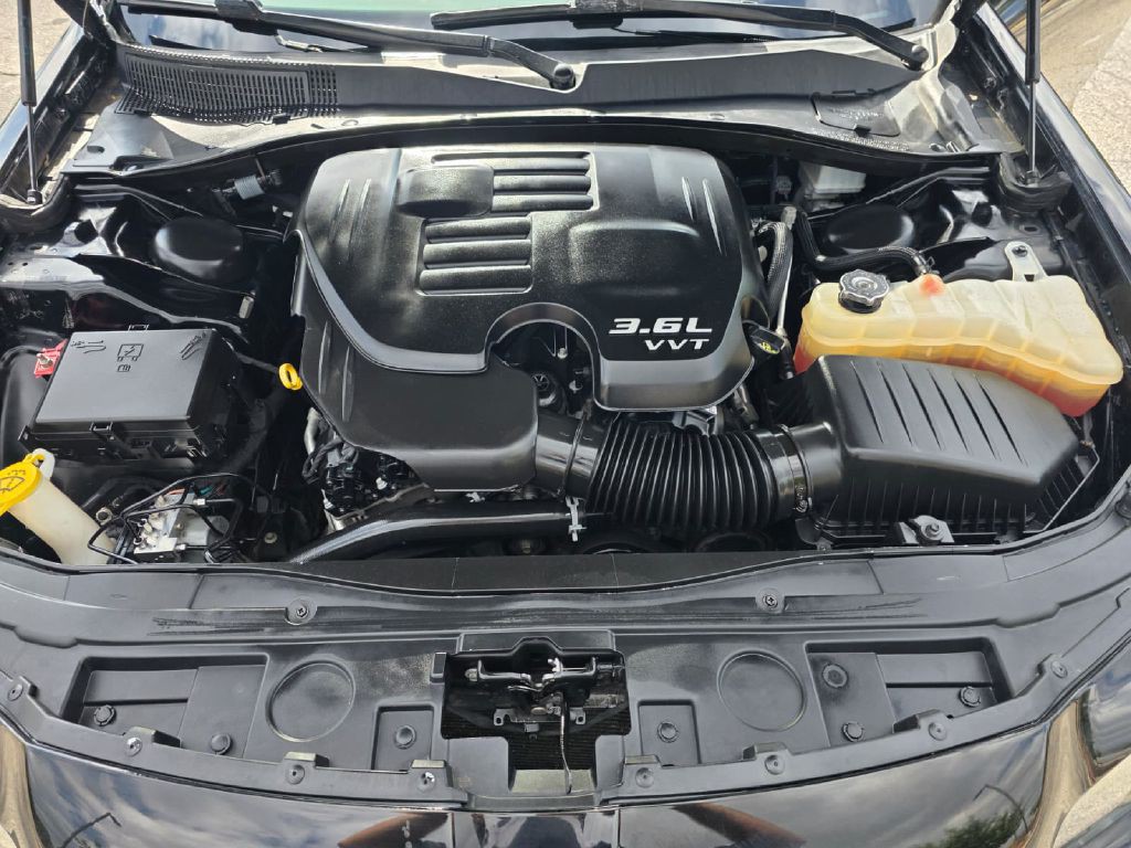 2021 Chrysler 300 Image 18