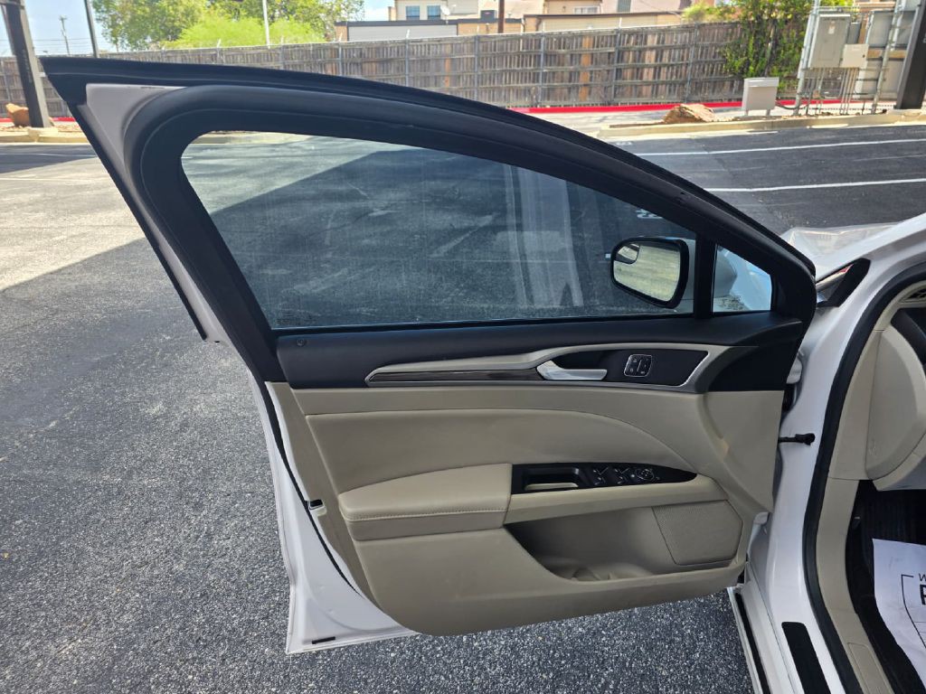 2017 Ford Fusion Image 10