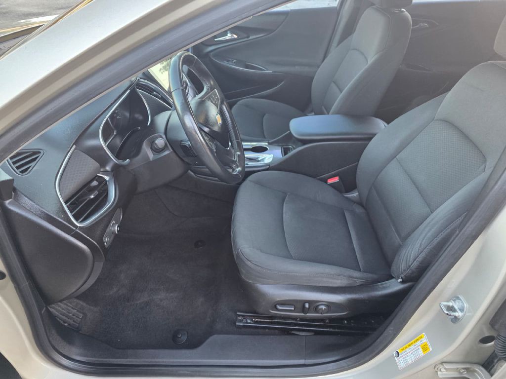 2016 Chevrolet Malibu Image 11