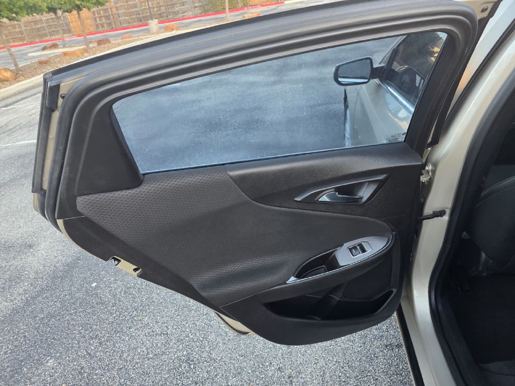 2016 Chevrolet Malibu Image 12