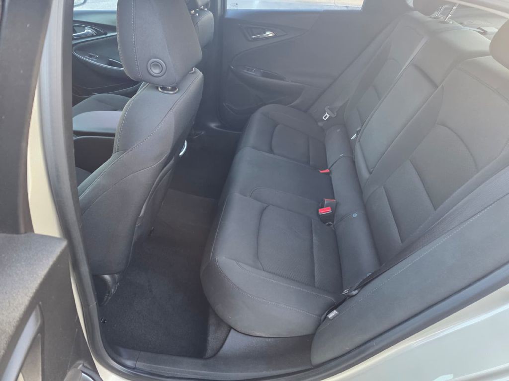 2016 Chevrolet Malibu Image 13