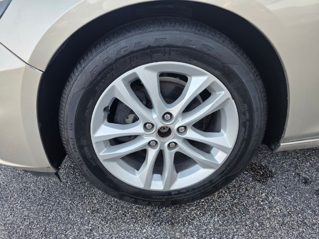 2016 Chevrolet Malibu Image 18