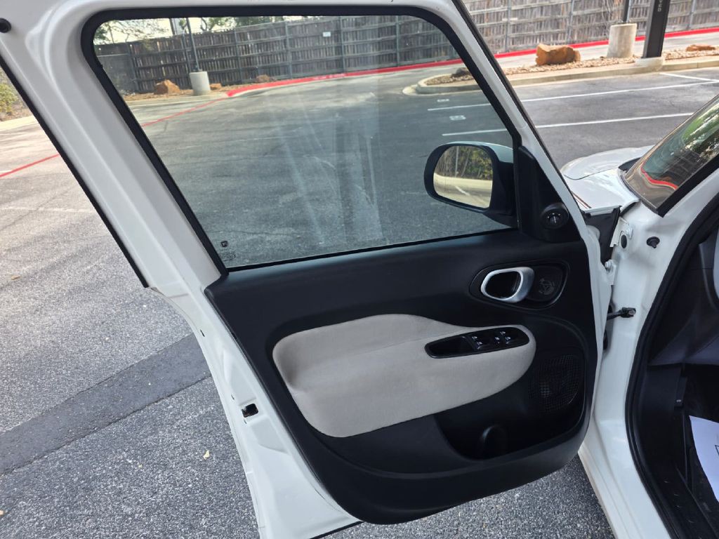 2014 FIAT 500L Image 10