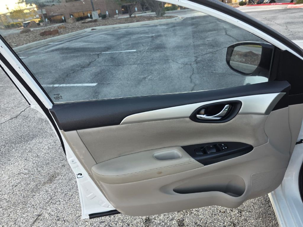 2017 Nissan Sentra Image 10