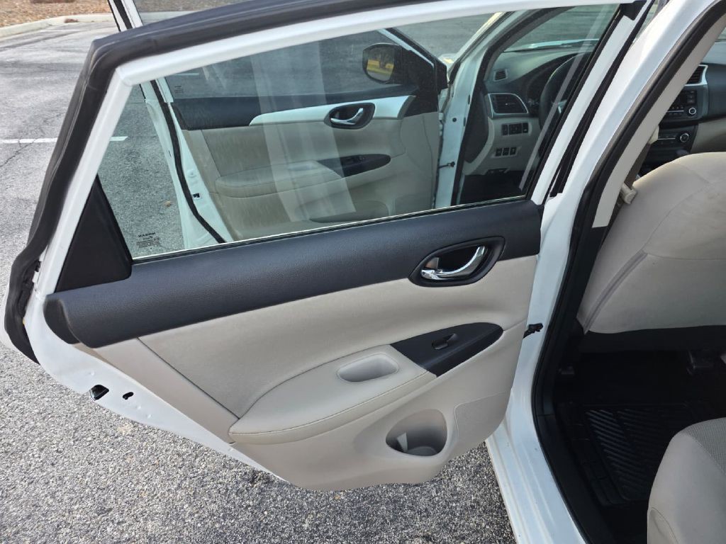 2017 Nissan Sentra Image 12