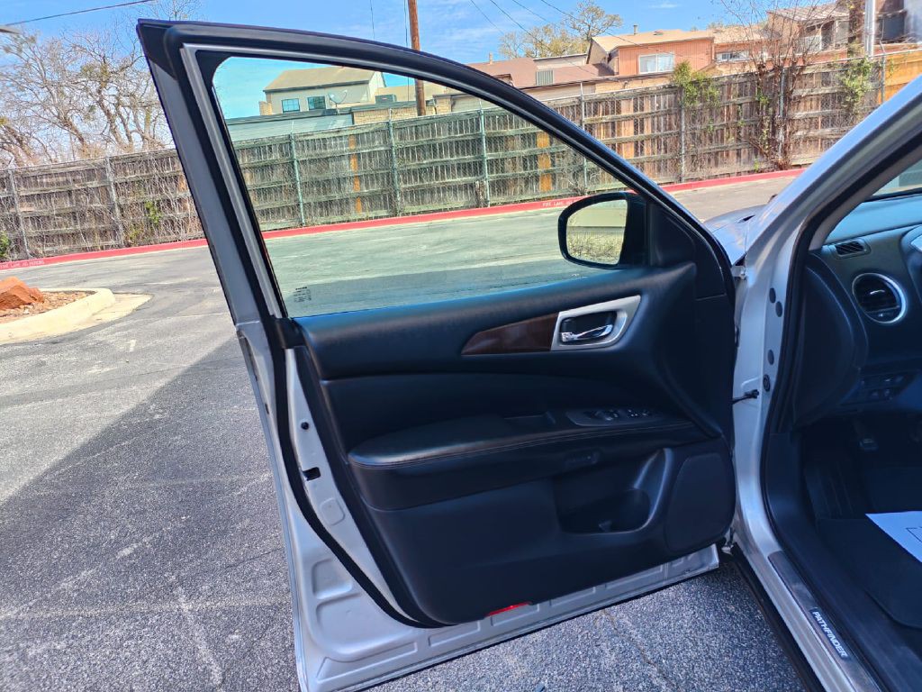 2014 Nissan Pathfinder Image 9