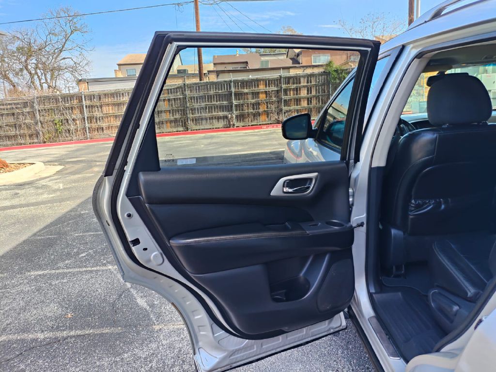 2014 Nissan Pathfinder Image 11
