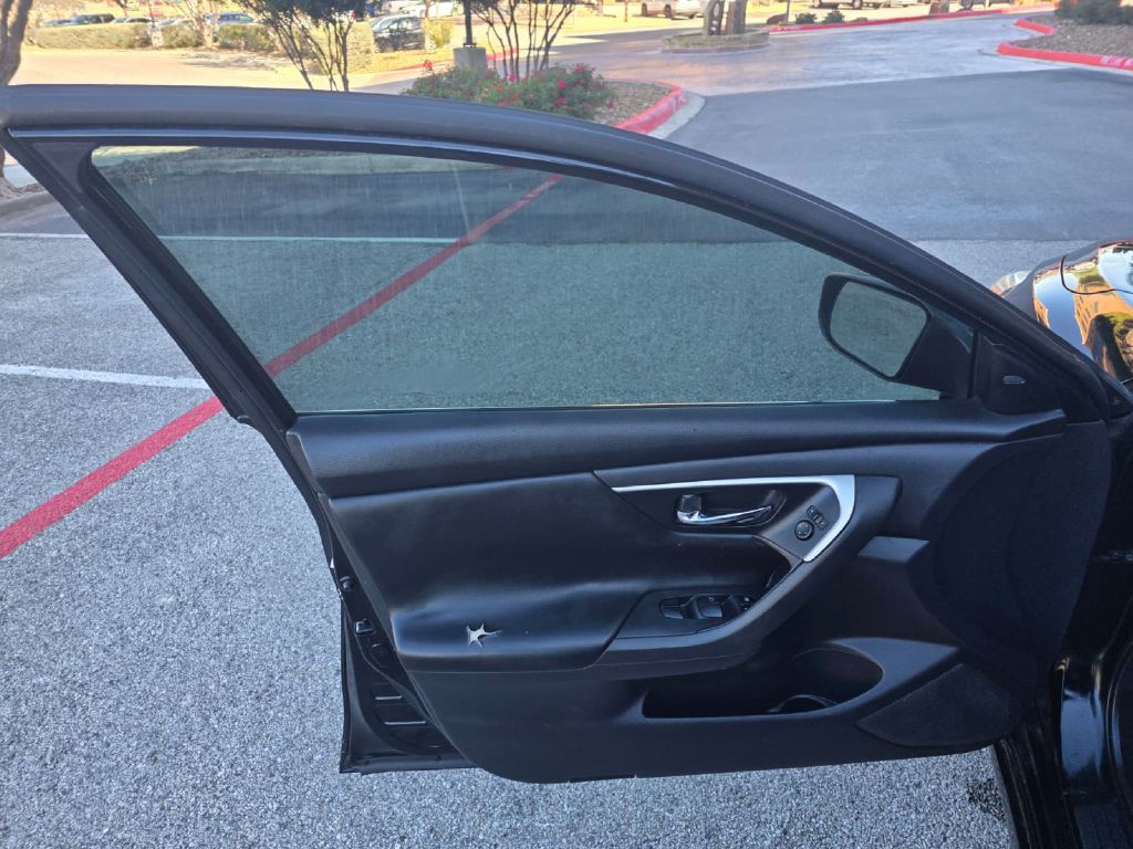 2018 Nissan Altima Image 10