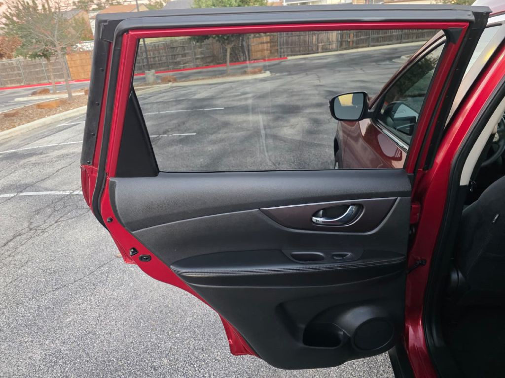 2016 Nissan Rogue Image 12