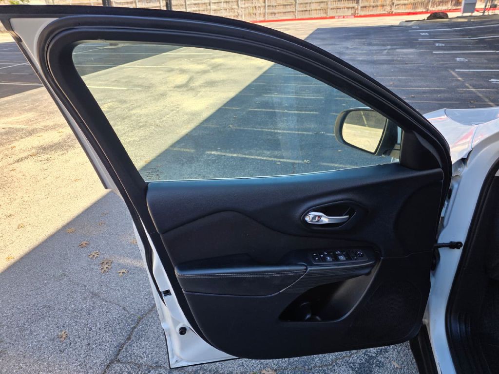 2016 Jeep Cherokee Image 10