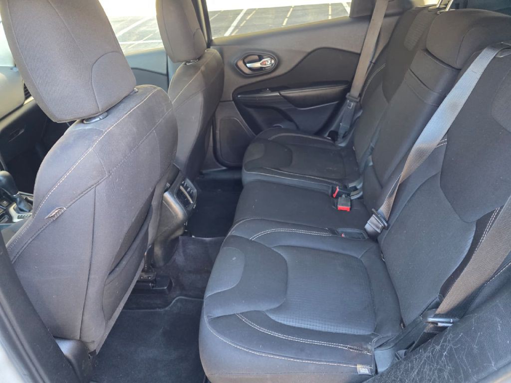 2016 Jeep Cherokee Image 13