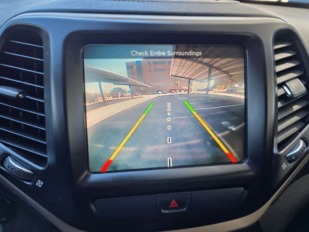 2016 Jeep Cherokee Image 16