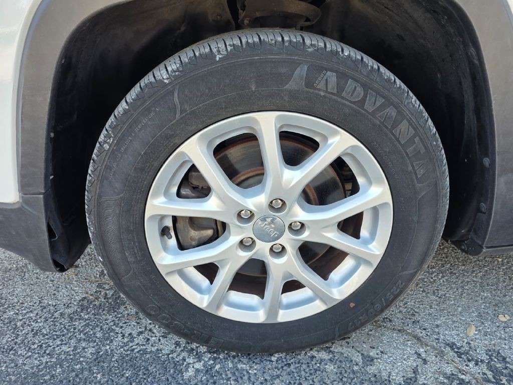 2016 Jeep Cherokee Image 17