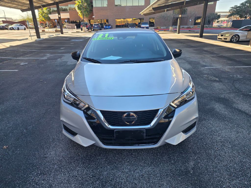 2021 Nissan Versa Image 2