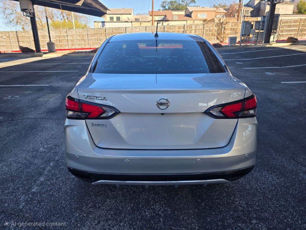 2021 Nissan Versa Image 5