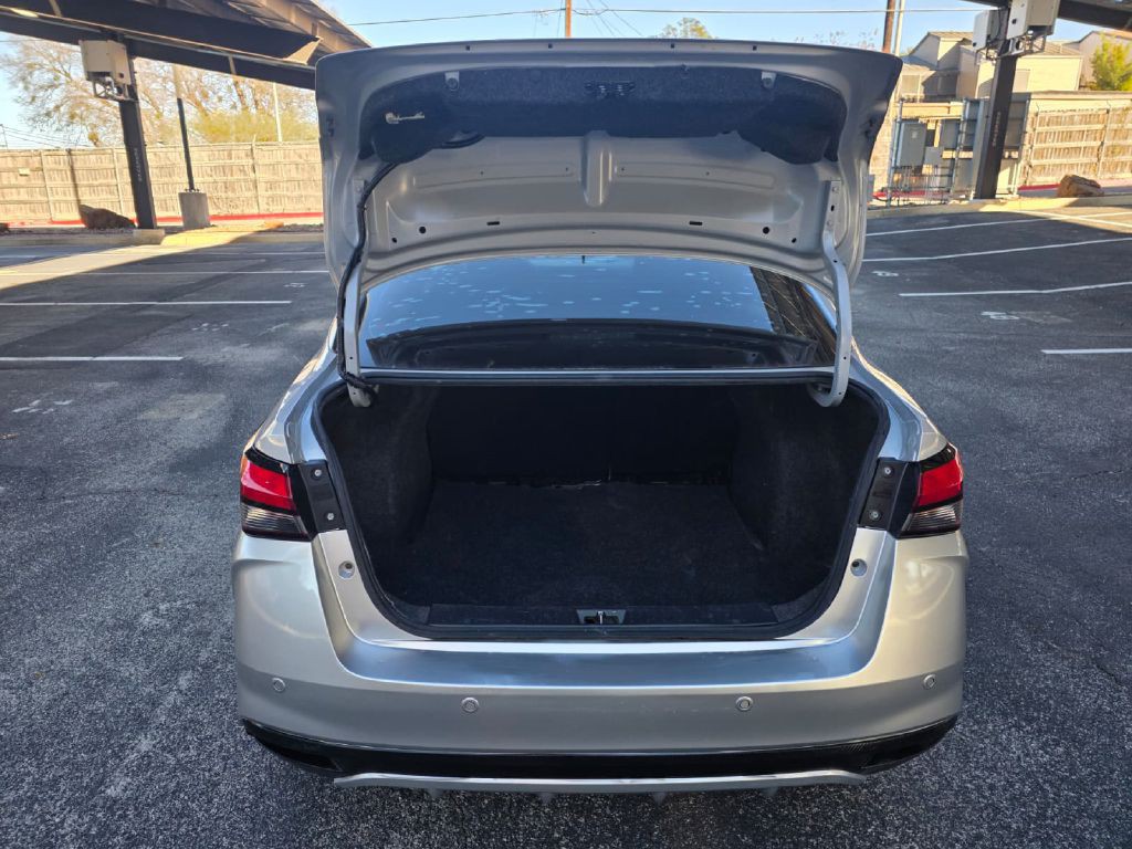 2021 Nissan Versa Image 6