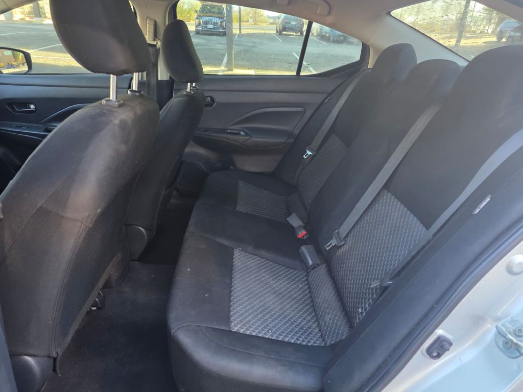 2021 Nissan Versa Image 13