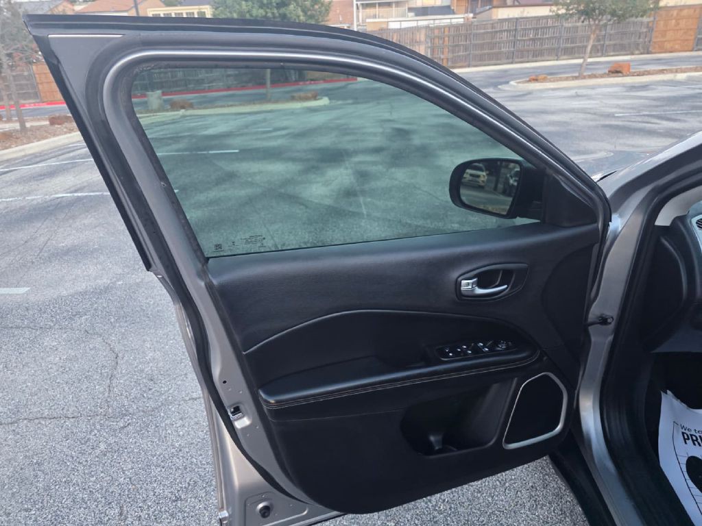 2018 Jeep Compass Image 10