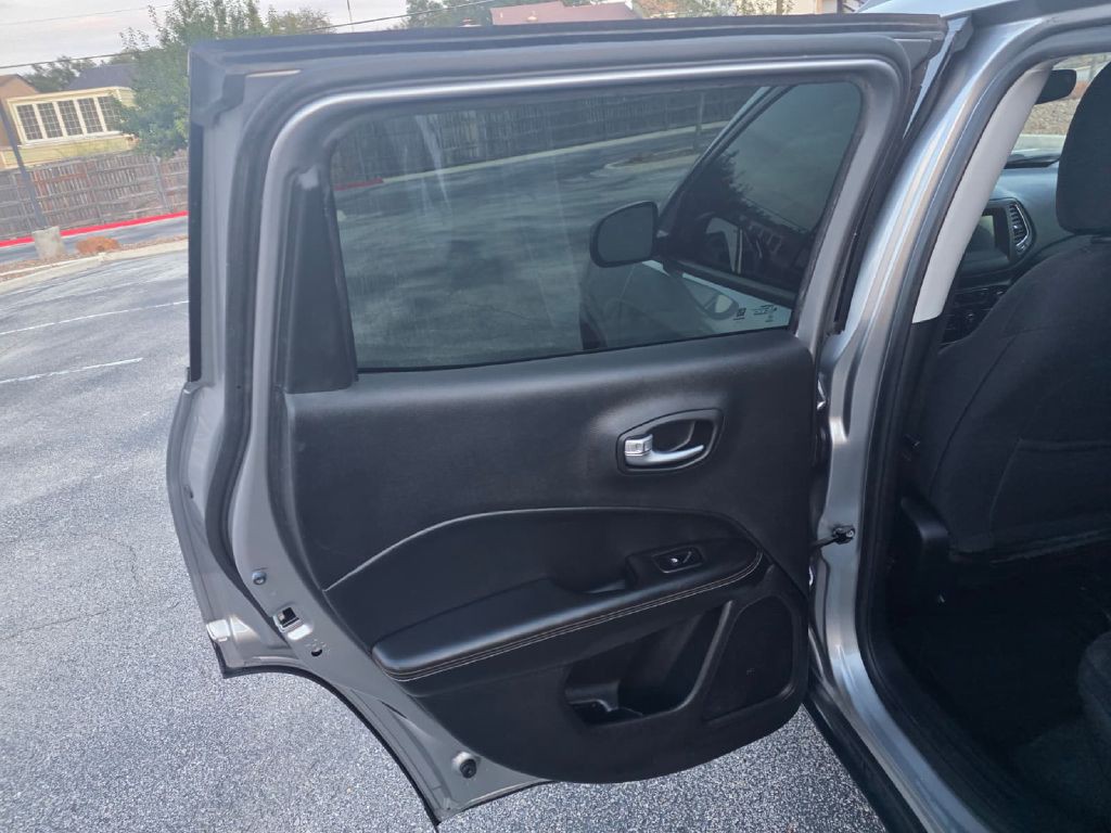 2018 Jeep Compass Image 12