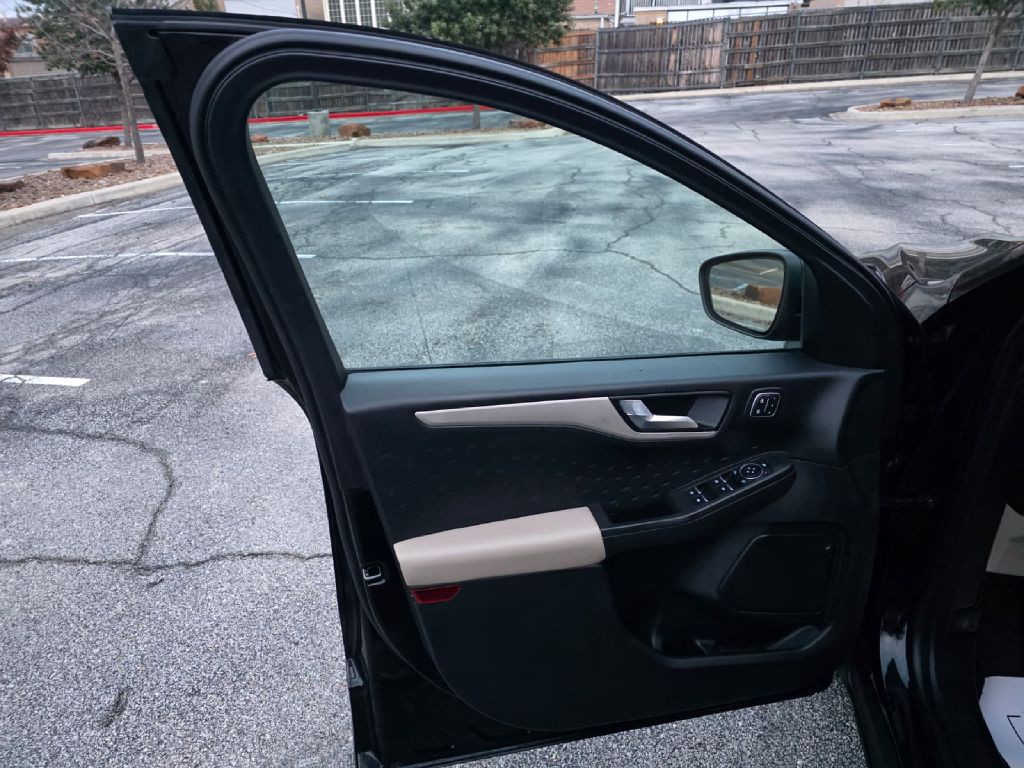 2020 Ford Escape Image 10