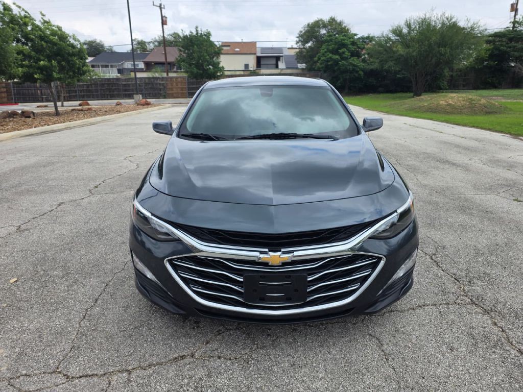 2020 Chevrolet Malibu Image 2