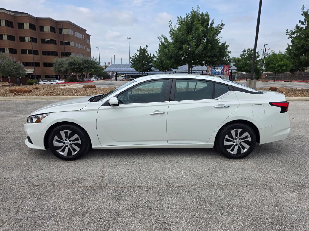 2021 Nissan Altima Image 3