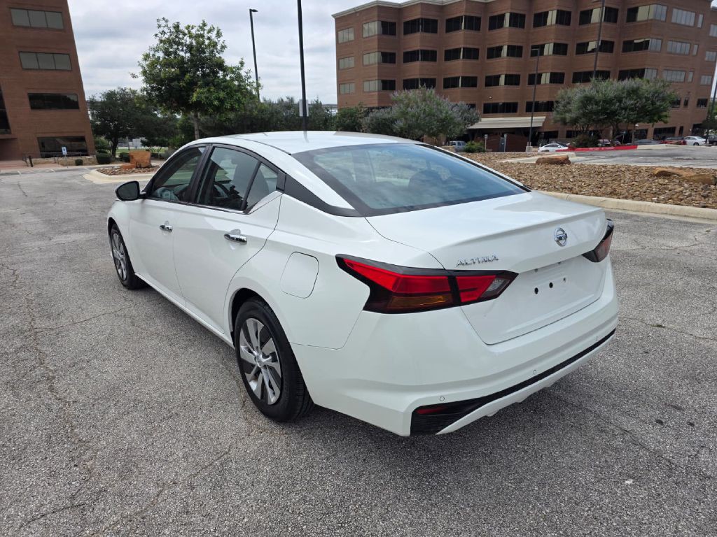2021 Nissan Altima Image 4