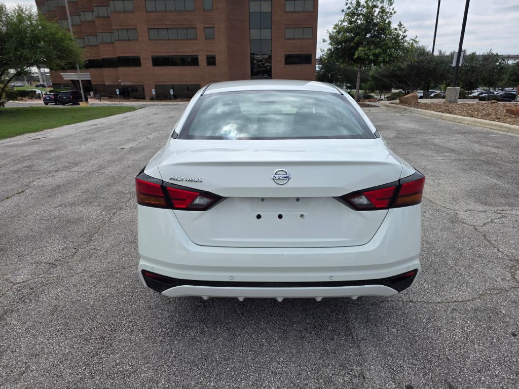 2021 Nissan Altima Image 5